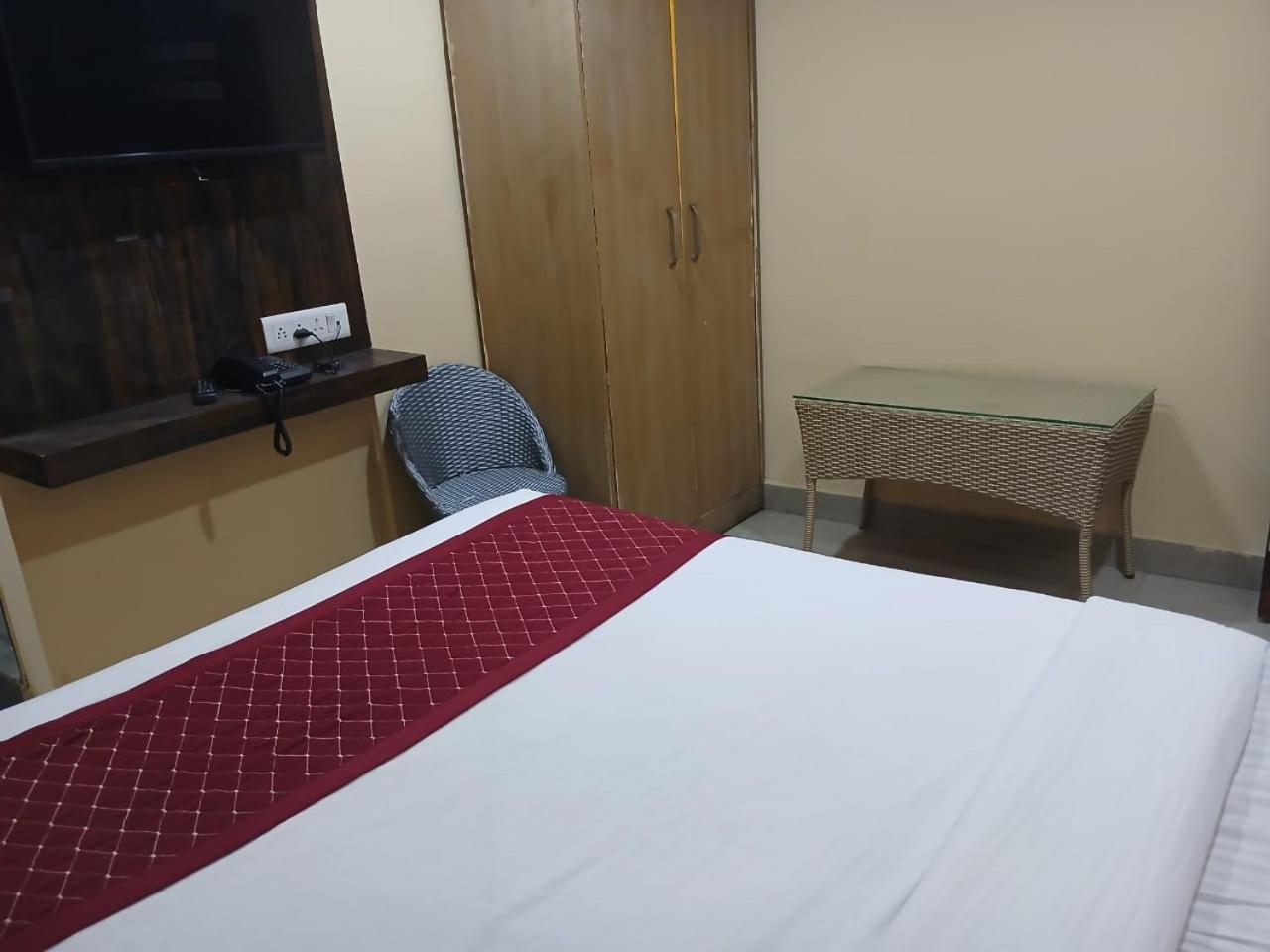 Blossoms Room Holiday Inn- Lakdikapul Hyderabad Exterior foto