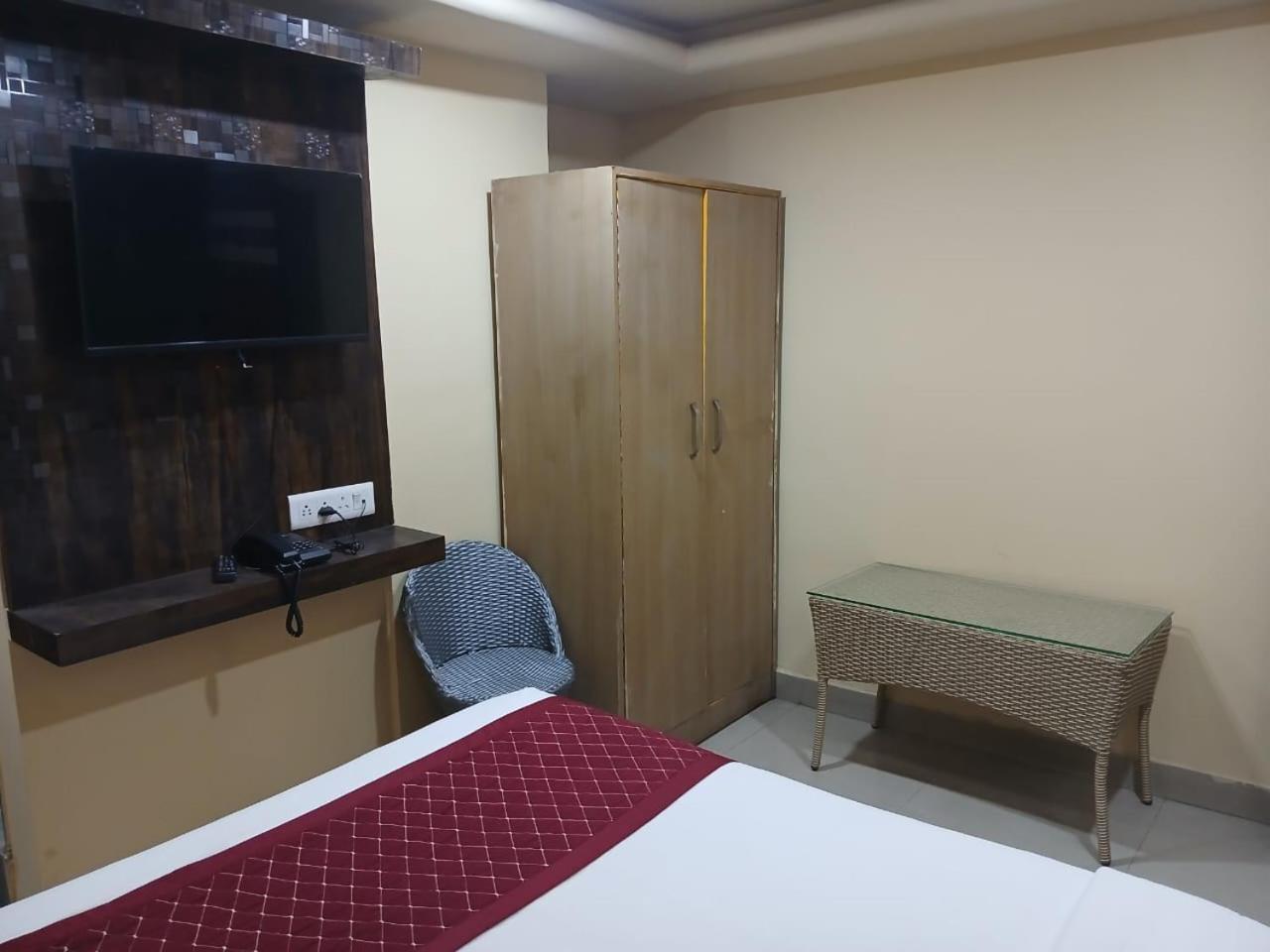 Blossoms Room Holiday Inn- Lakdikapul Hyderabad Exterior foto